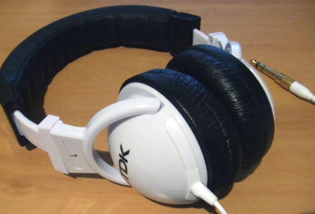 Best Noise Cancelling Headphones 2026: Top Picks for Comfort and Sound cover